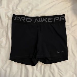 NIKE PRO women’s 3” shorts